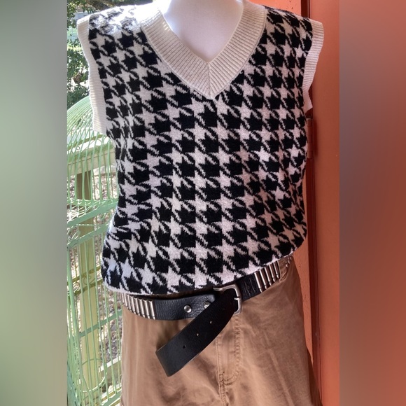 Pink Rose houndstooth knit sweater vest black and White  Pattern GUC unisex Sm - Picture 7 of 12